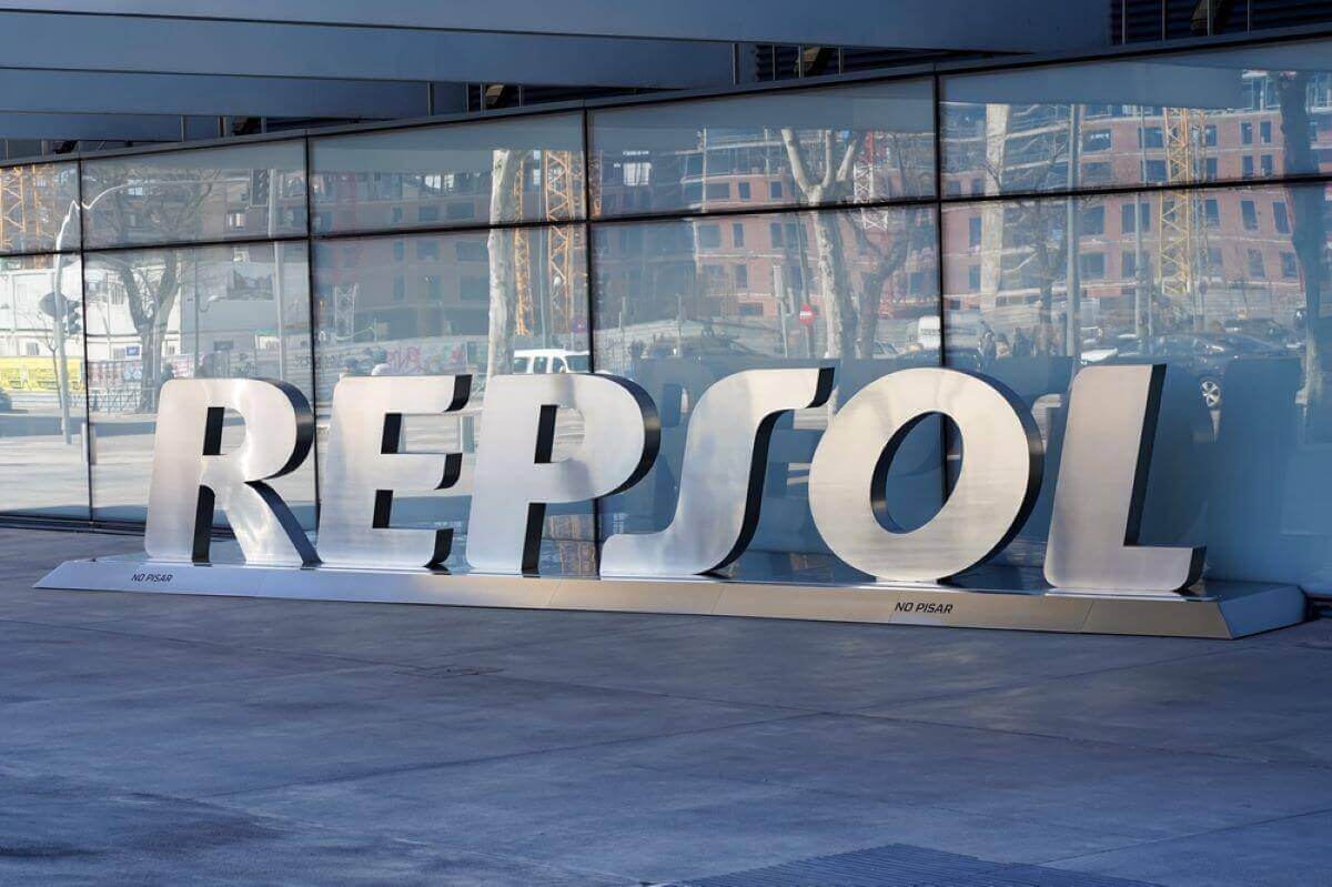 Repsol comienza a comercializar luz y gas en Portugal