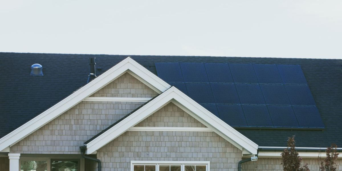 Quantos painéis solares preciso para uma casa?