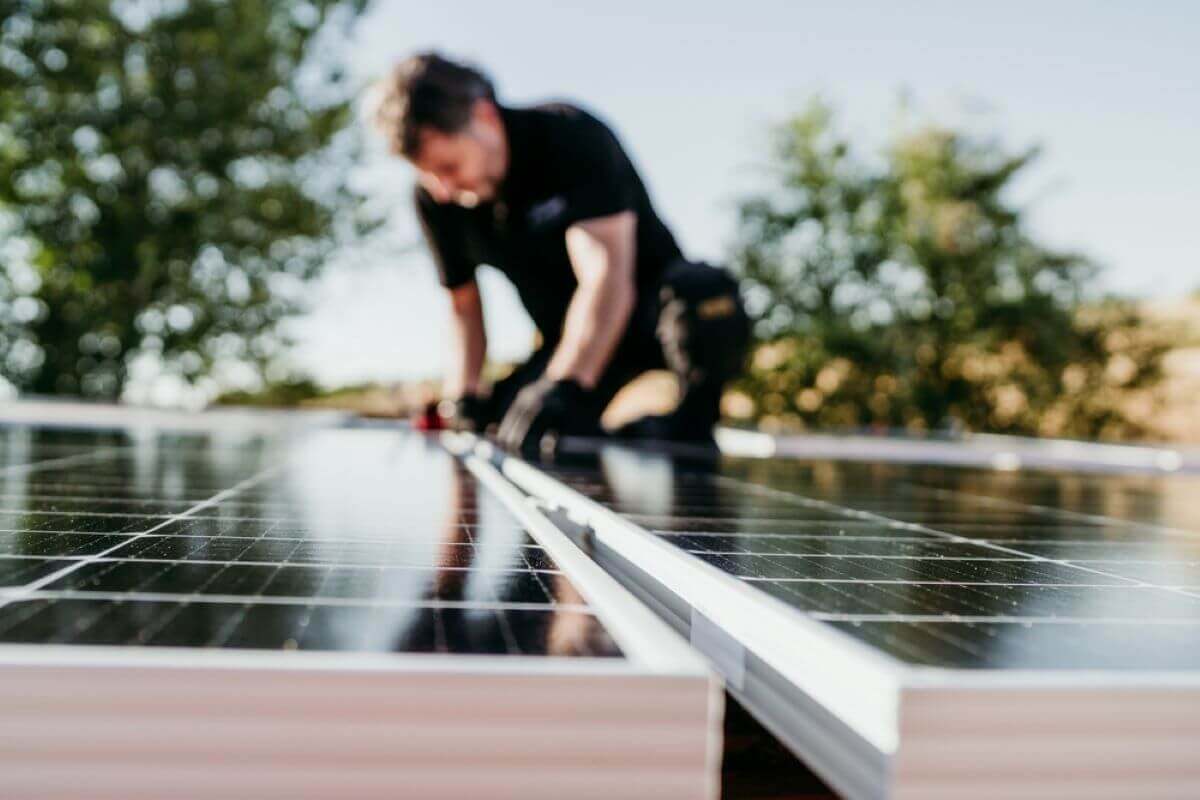 Telhado solar: instalação e custos