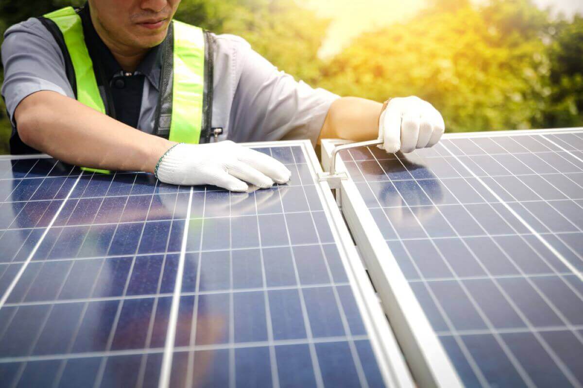 ¿Cómo comprobar el funcionamiento de una placa solar?