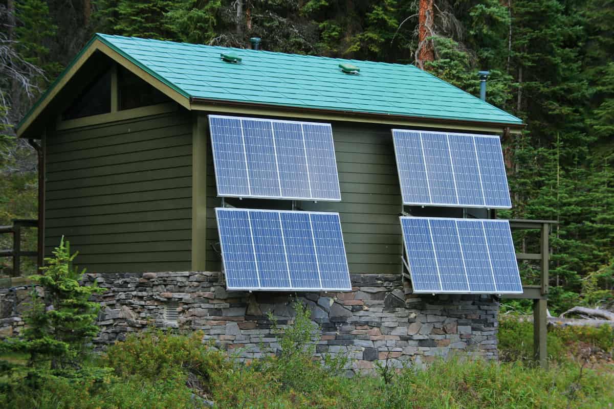 Placas solares en tu cabaña: descubre cuántas necesitas