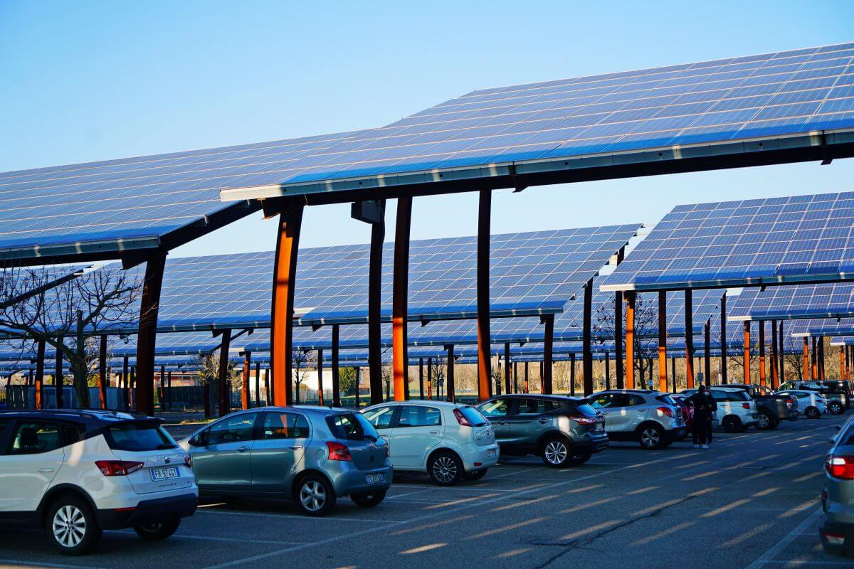 Placas solares necesarias para cargar un coche eléctrico