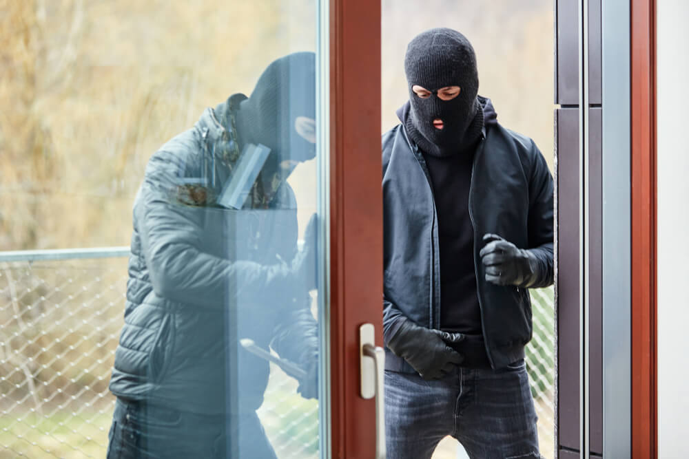 ¿Qué hacer si te entran a robar en casa?